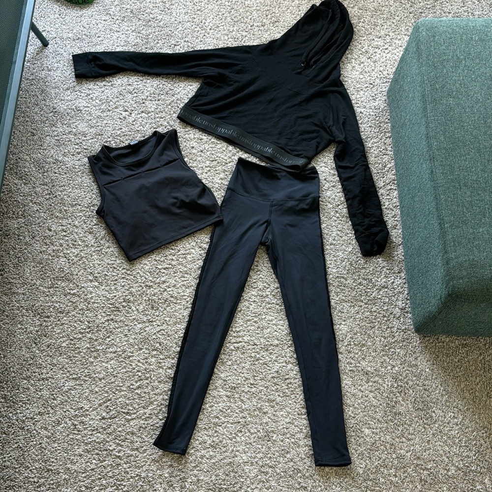 SET Strut This / Strut! lace leggings, bra top with cutouts, cropped hoodie XS/S
